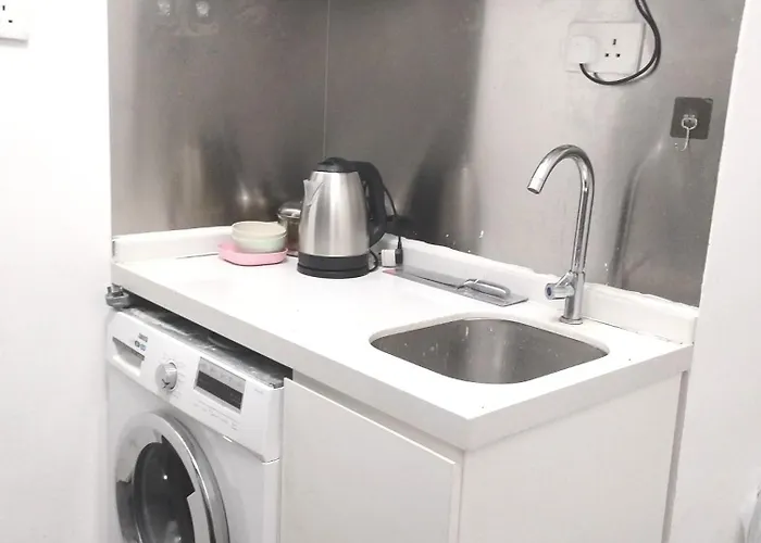 Newly Renovated Apartment With Kitchenette And Bathroom Washing Machine Wifi 5 Mins Walk To Mtr